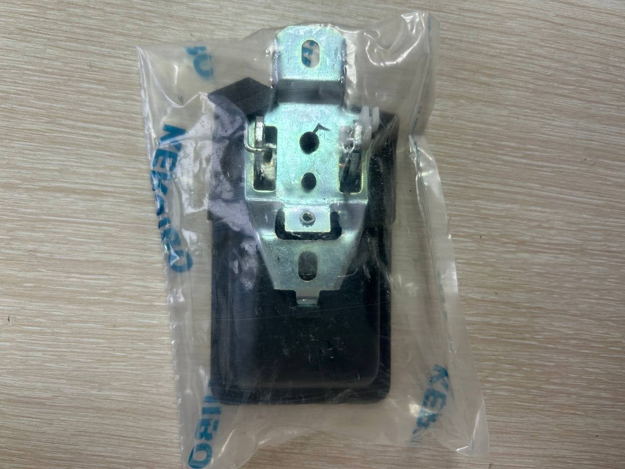 Замок двери кабины 71N6-03410