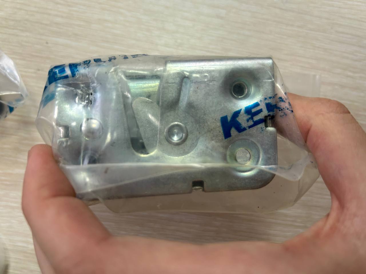 Замок двери кабины 71N6-03410